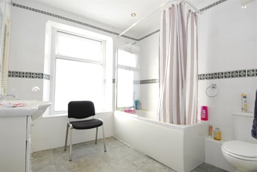 4 bed house, 21 Southern Terrace, Mutley, Plymouth, PL47LS - Image 2